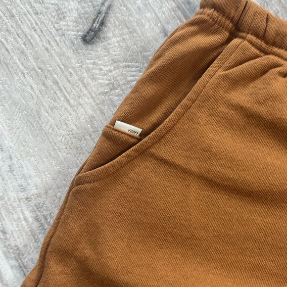 Vuori Sunnyside short in tumeric 😊❤️ - Picture 3 of 5
